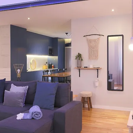 Modern For 13 Guests Apartment *