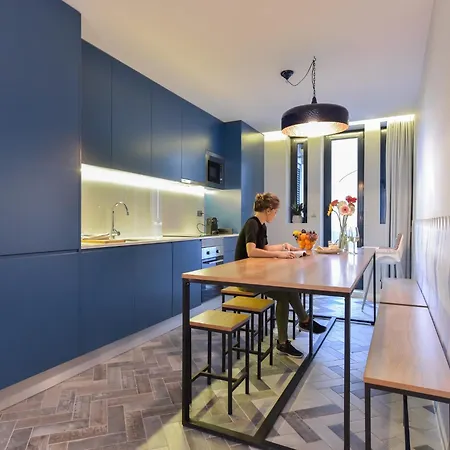 Modern For 13 Guests Apartment *