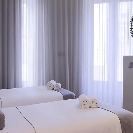 Modern For 13 Guests Apartment *