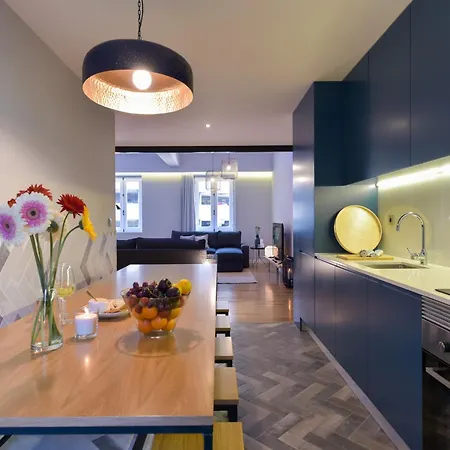 Modern For 13 Guests *
